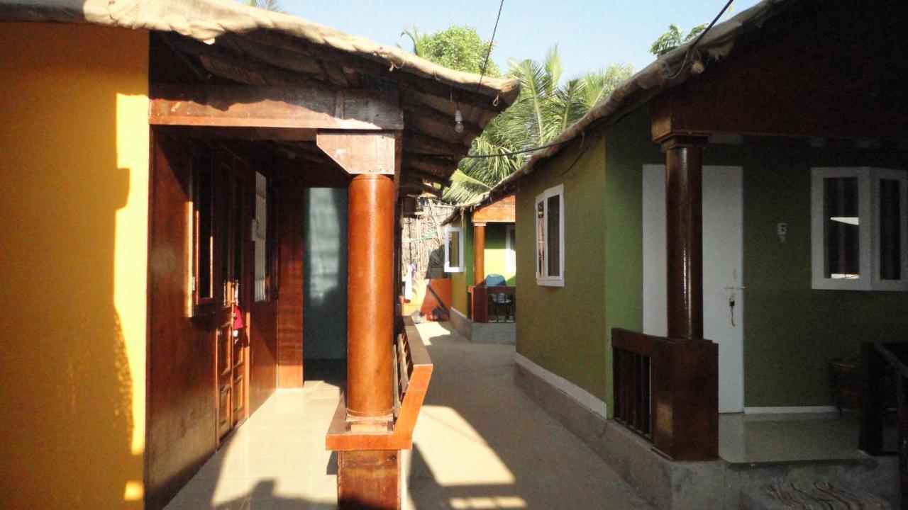 Casa Fiesta Sea Front Beach Huts Patnem Beach Exterior photo