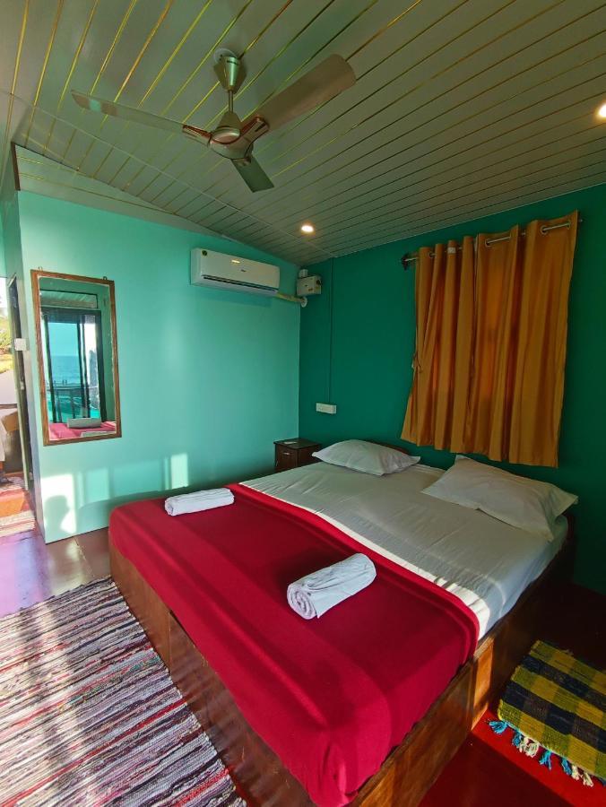 Casa Fiesta Sea Front Beach Huts Patnem Beach Exterior photo
