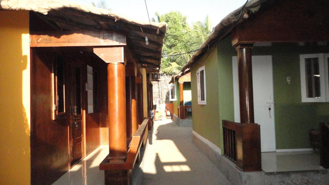 Casa Fiesta Sea Front Beach Huts Patnem Beach Exterior photo