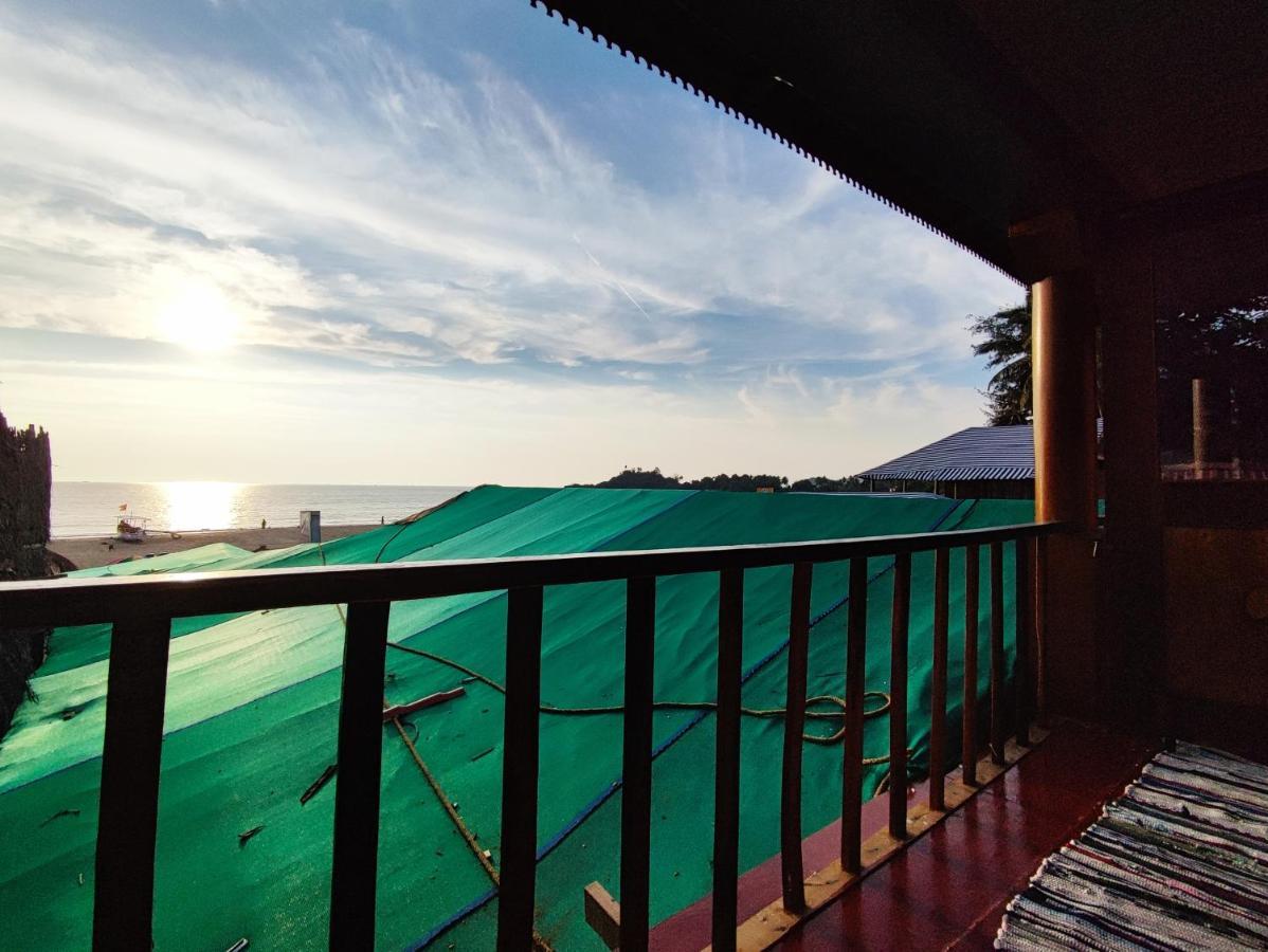 Casa Fiesta Sea Front Beach Huts Patnem Beach Exterior photo