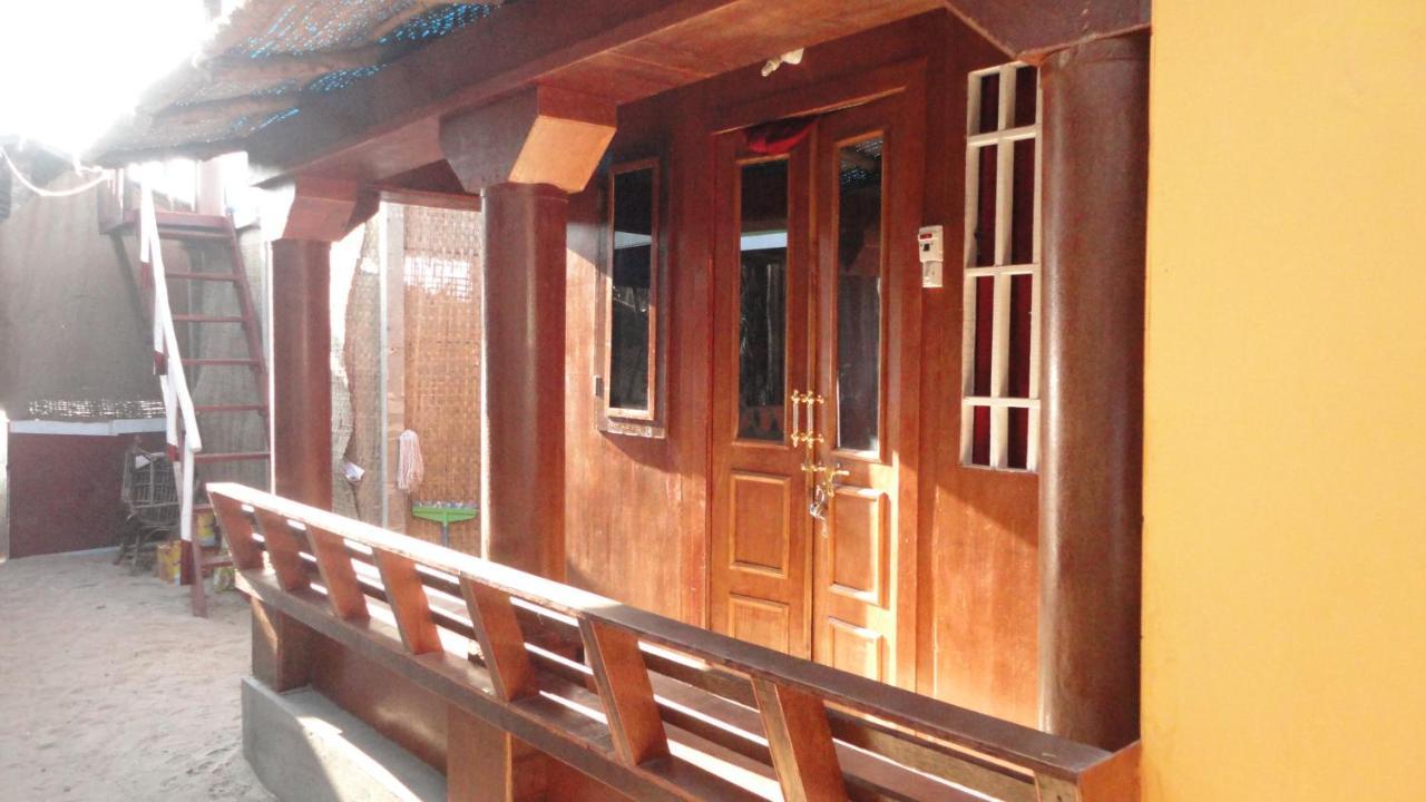 Casa Fiesta Sea Front Beach Huts Patnem Beach Exterior photo
