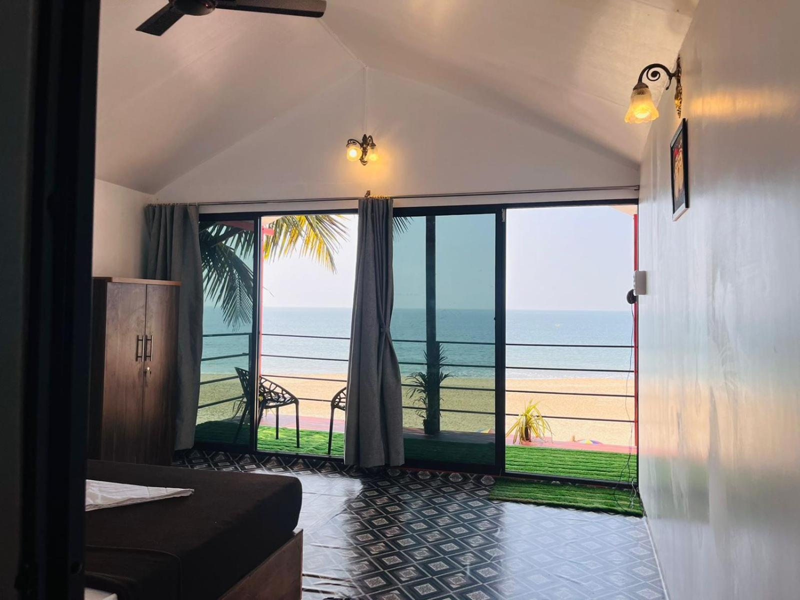 Casa Fiesta Sea Front Beach Huts Patnem Beach Exterior photo